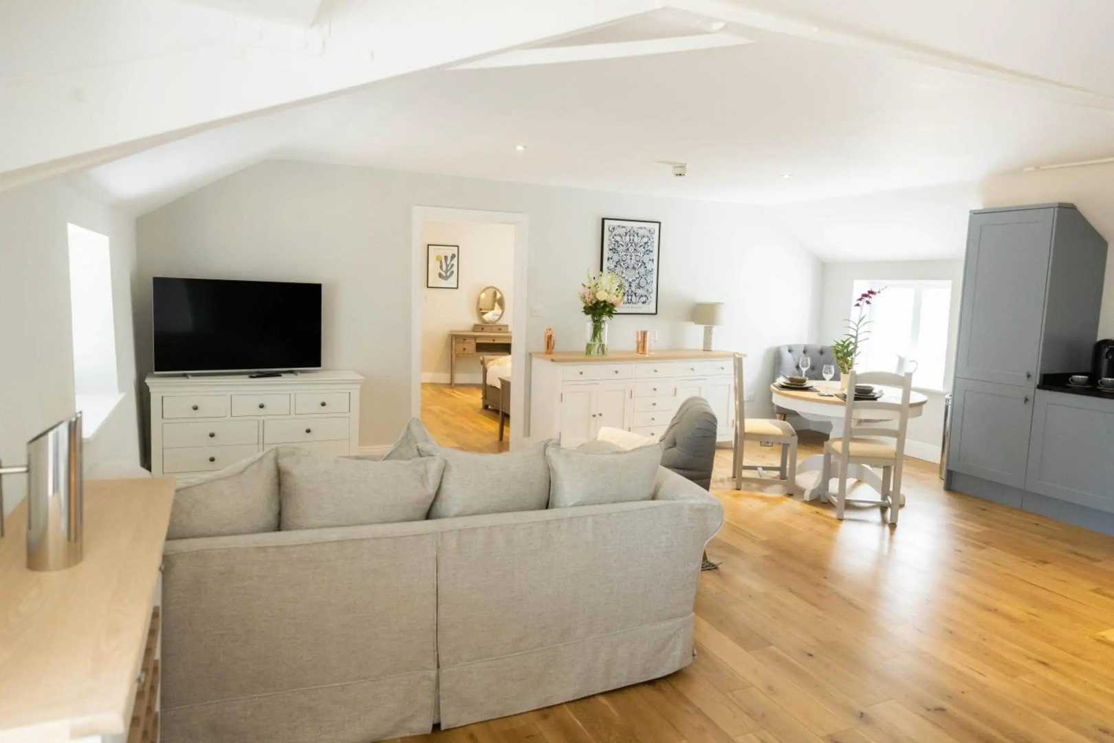 Serviced Guest ApartSuites The Unicorn