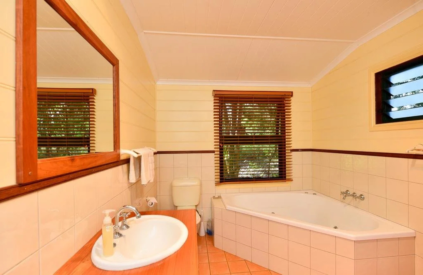 Bushland Cottages and Lodge