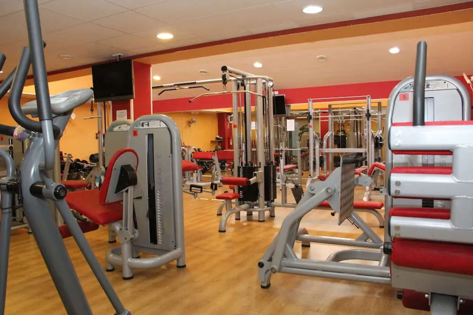 Hostel & Gym Relise - Albergue Juvenil