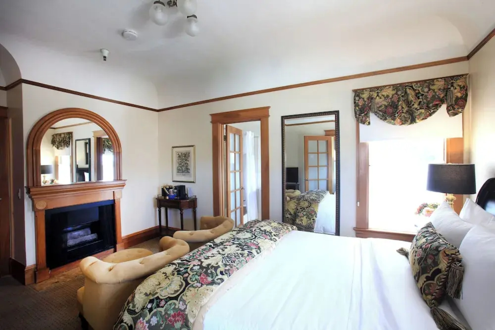 The Charles Pacific Grove - Artfully Designed Inclusive Inn
