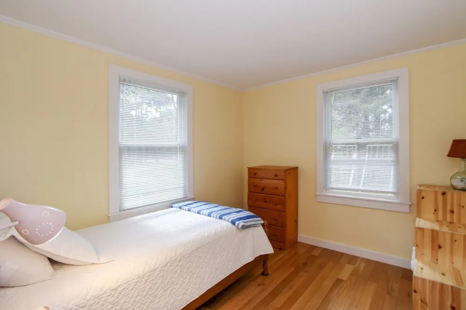 Tranquil 4br On Bourneâ€™s Pond 4 Bedroom Home