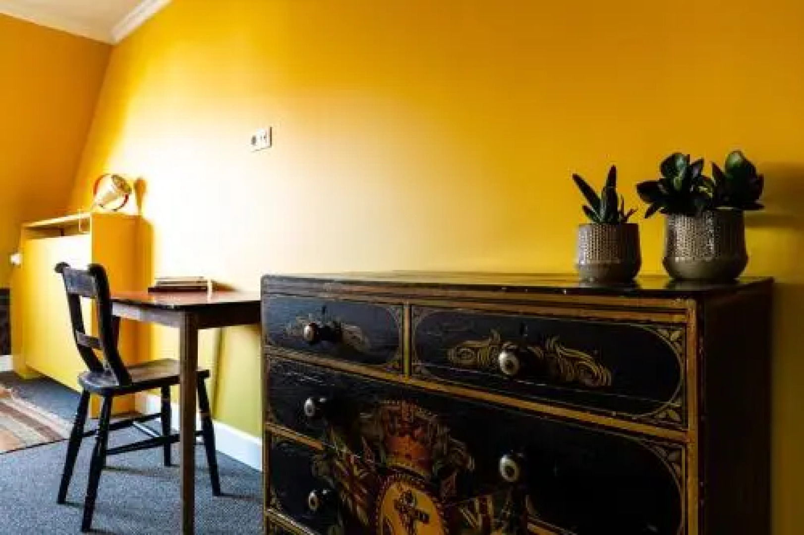 Place to Bee (Kamers)