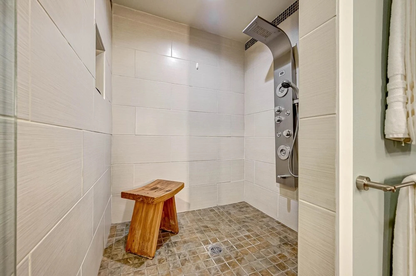 The Hideaway in El Lago, Home Gym, Rain Shower, King Bd, Sleeps 8, Space Center