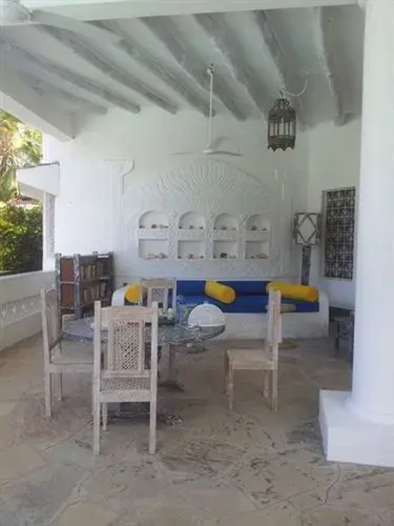 Roundhouse Villa Resort
