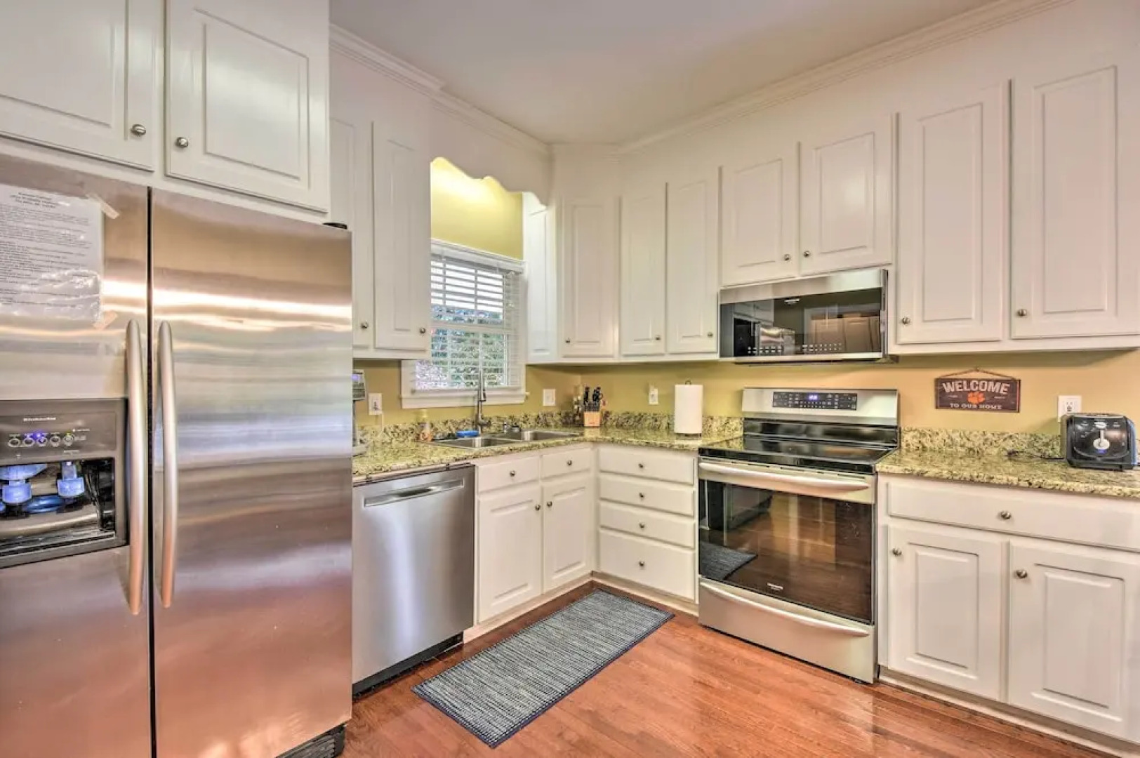 Lake Keowee Escape w/ Dock, Deck & Lake Access!