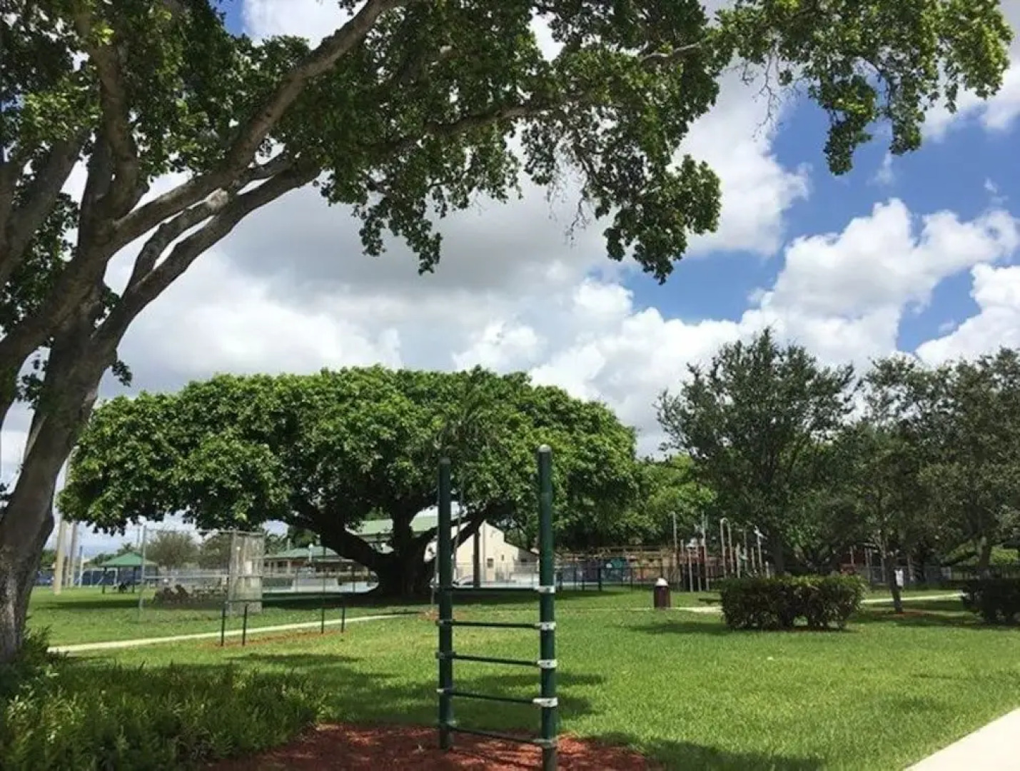 Casa Casino 3/3 for 8 Heated Pool Beaches 1 Mi