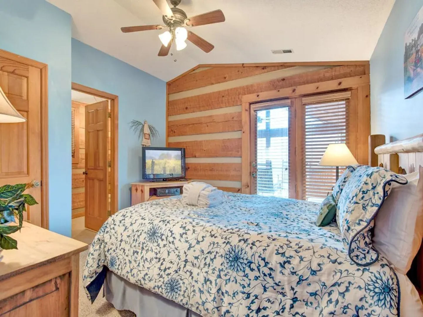 Resting Bears - Three Bedroom Cabin