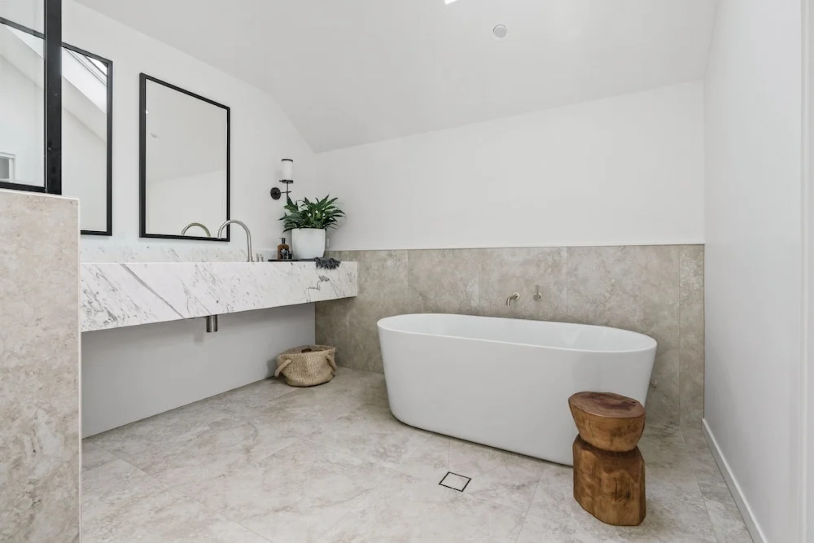 Maple Suite, Berry - by Linnaeus Collection