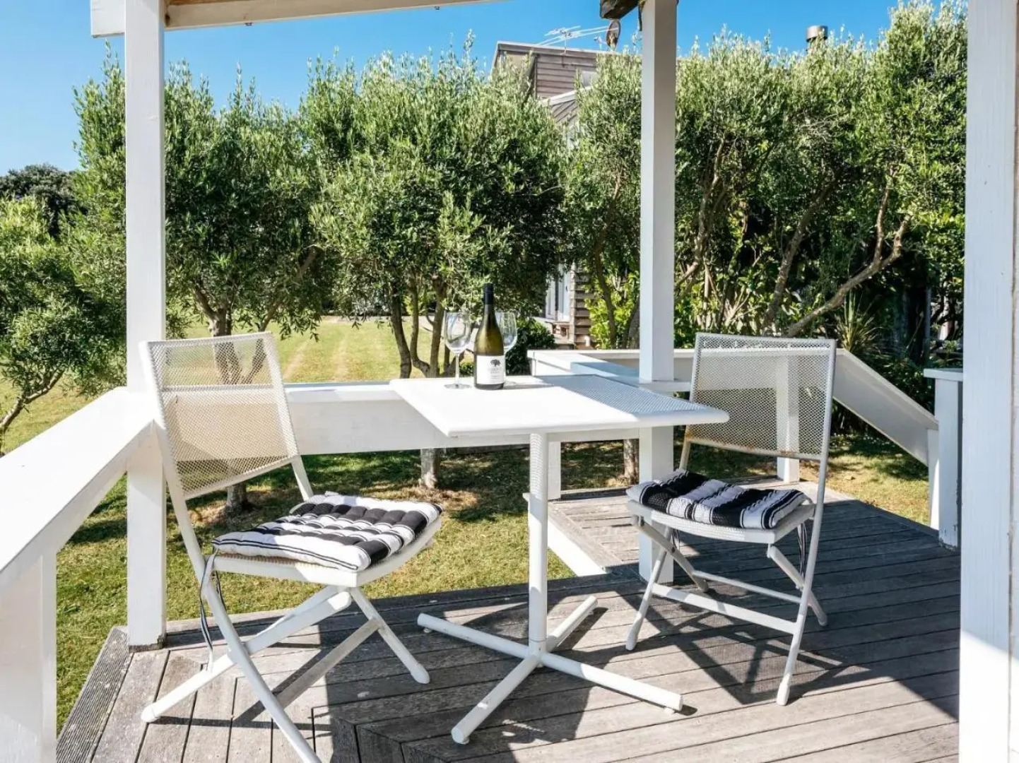 Peaceful Picnic Bay - Surfdale Holiday Home