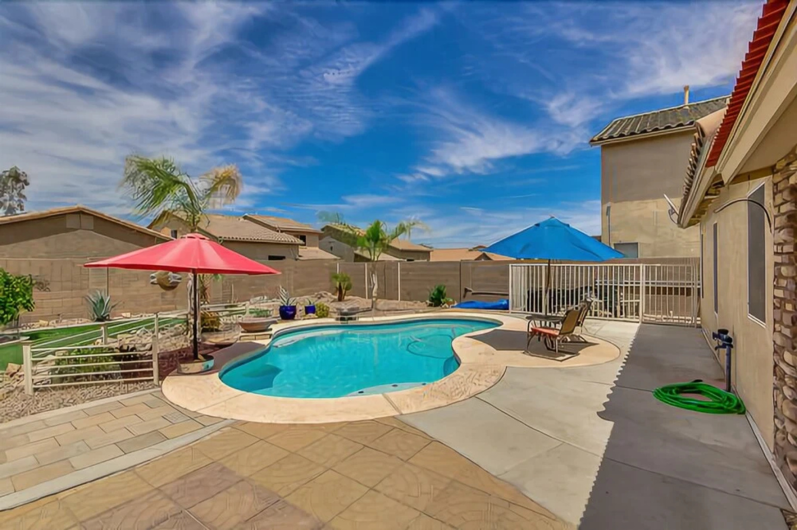 Peggy - 3 Br home by RedAwning