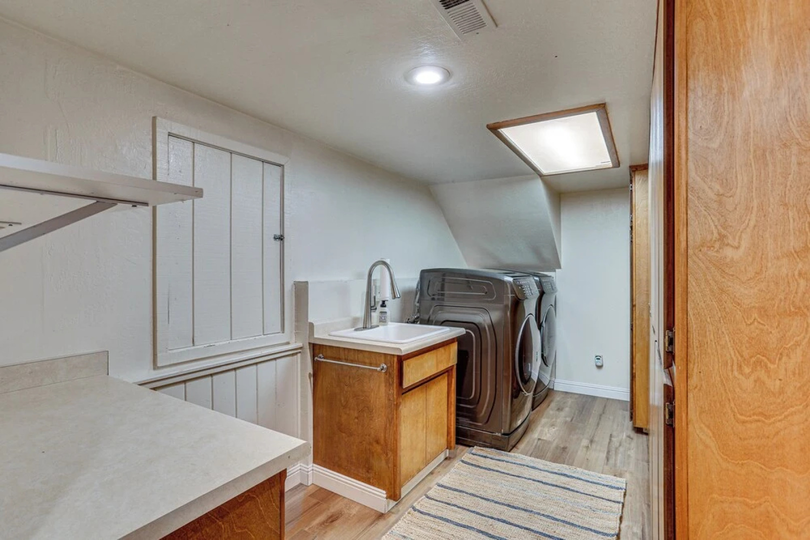 Spacious Retreat w/ Backyard: 1 Mi to Lake Almanor