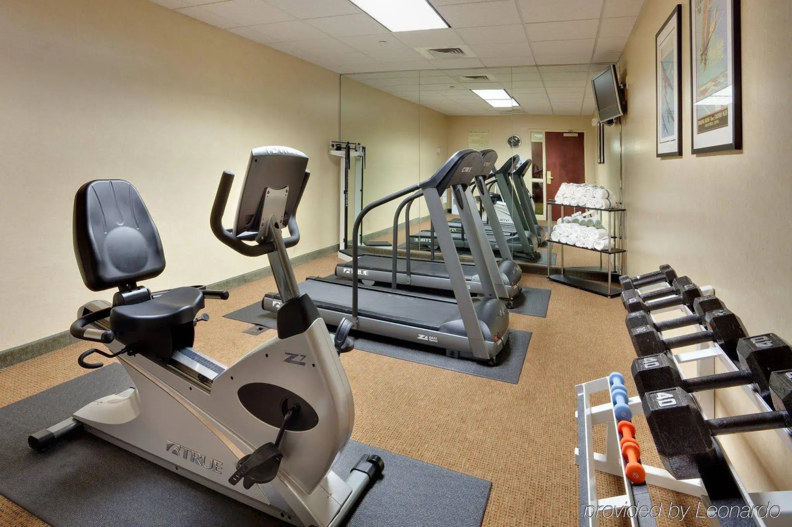 Holiday Inn Express & Suites Bradley Airport by IHG