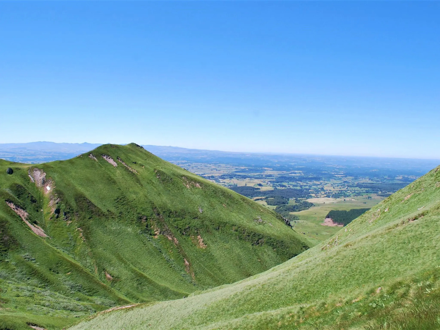 Tranquil Holiday Home in Auriac with Outdoor Swimming Pool