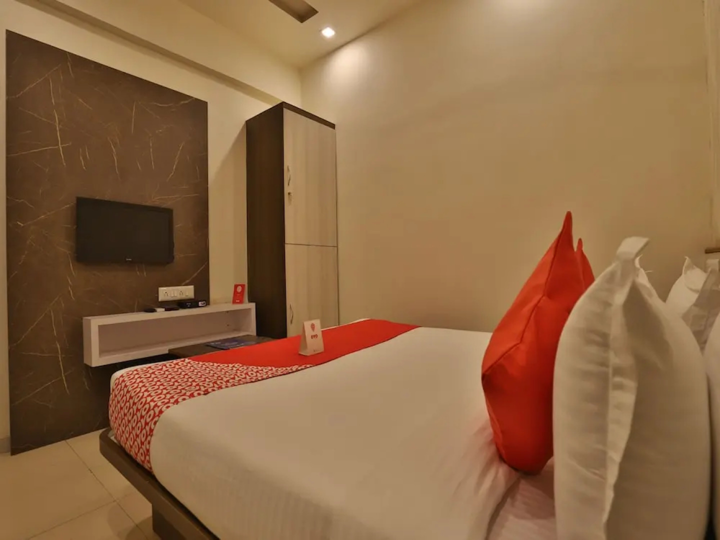 OYO 12147 Hotel Vibrant