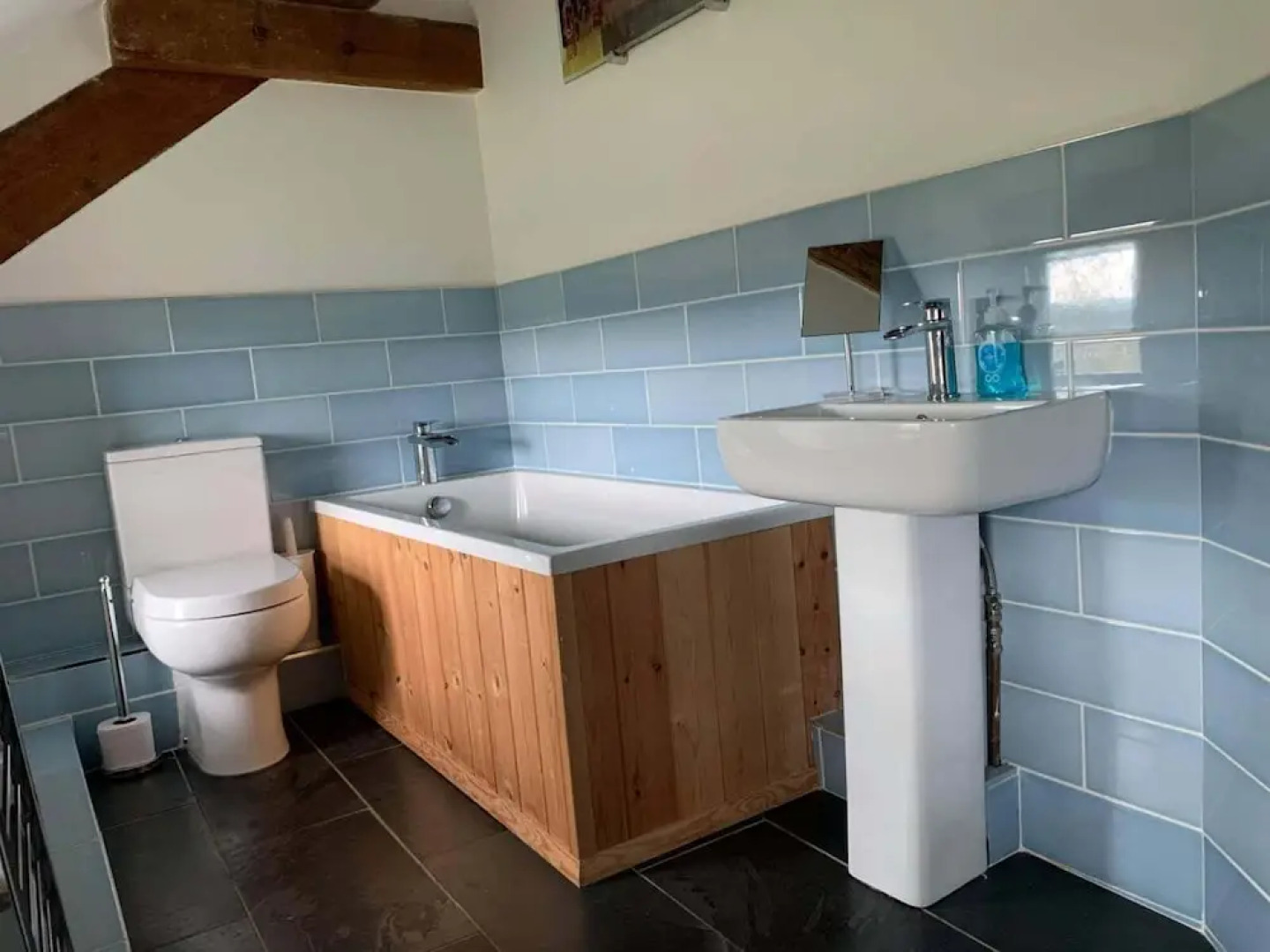 Idlewild Animal Sanctuary Farmhouse Stay - Charity