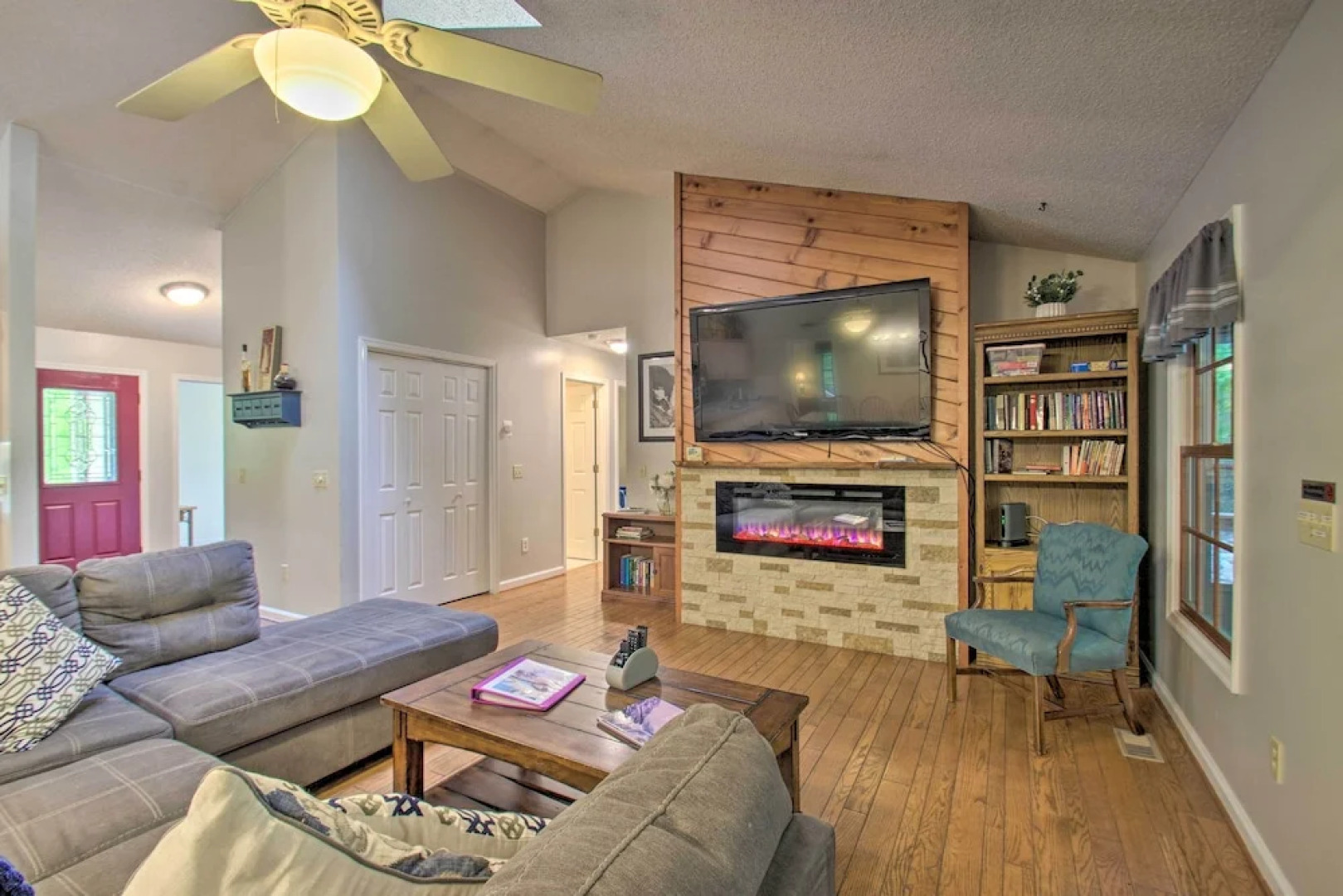 17-seat Theater, Hot Tub & Game Room: Ideal Home!