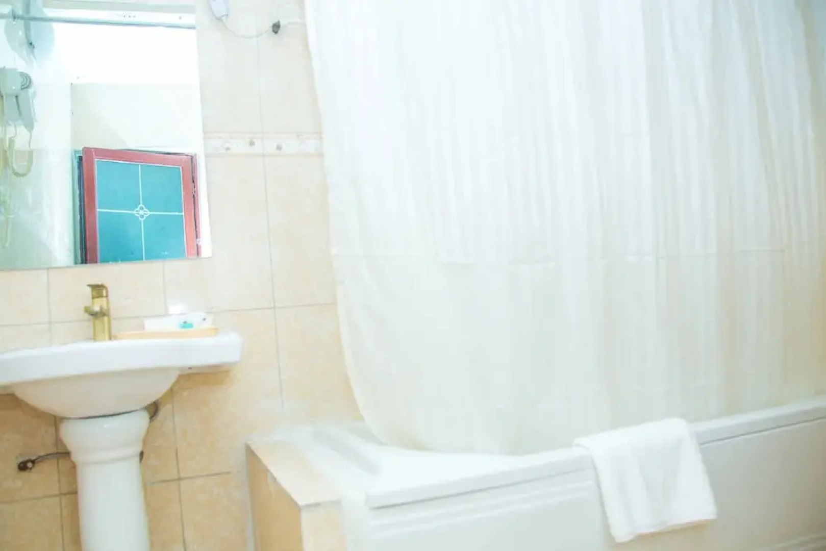 Royal Crest Hotel & Suites