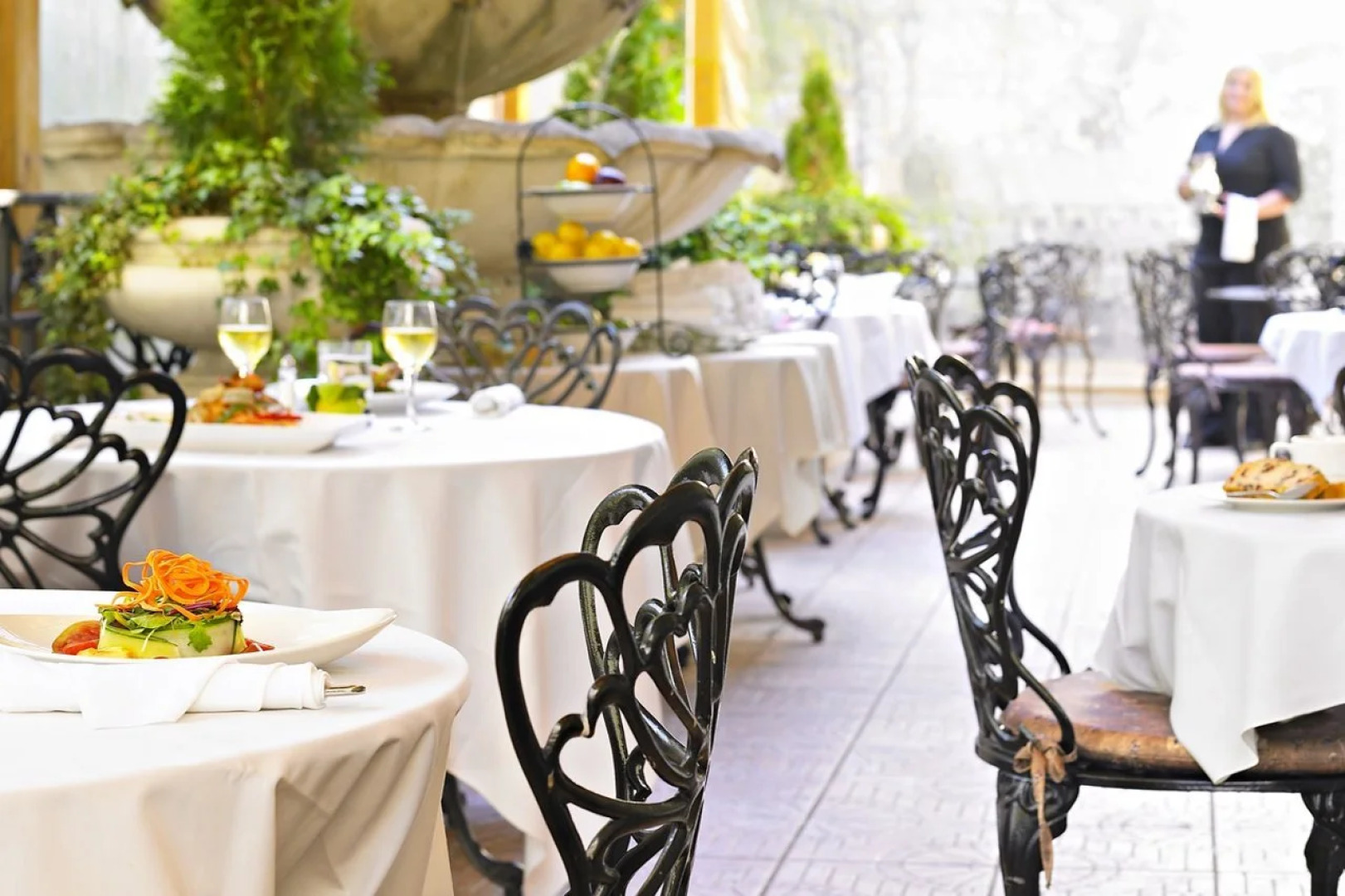 Grand Hotel & Suites