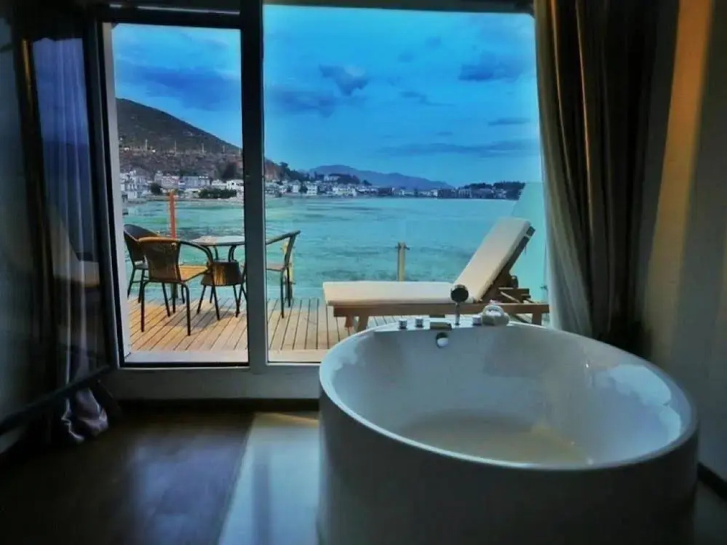 Dali Shuanglang Luna Seaview Hotel