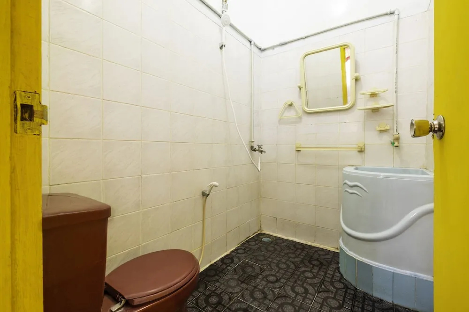 SPOT ON 1896 Hotel Mahkota Pantai