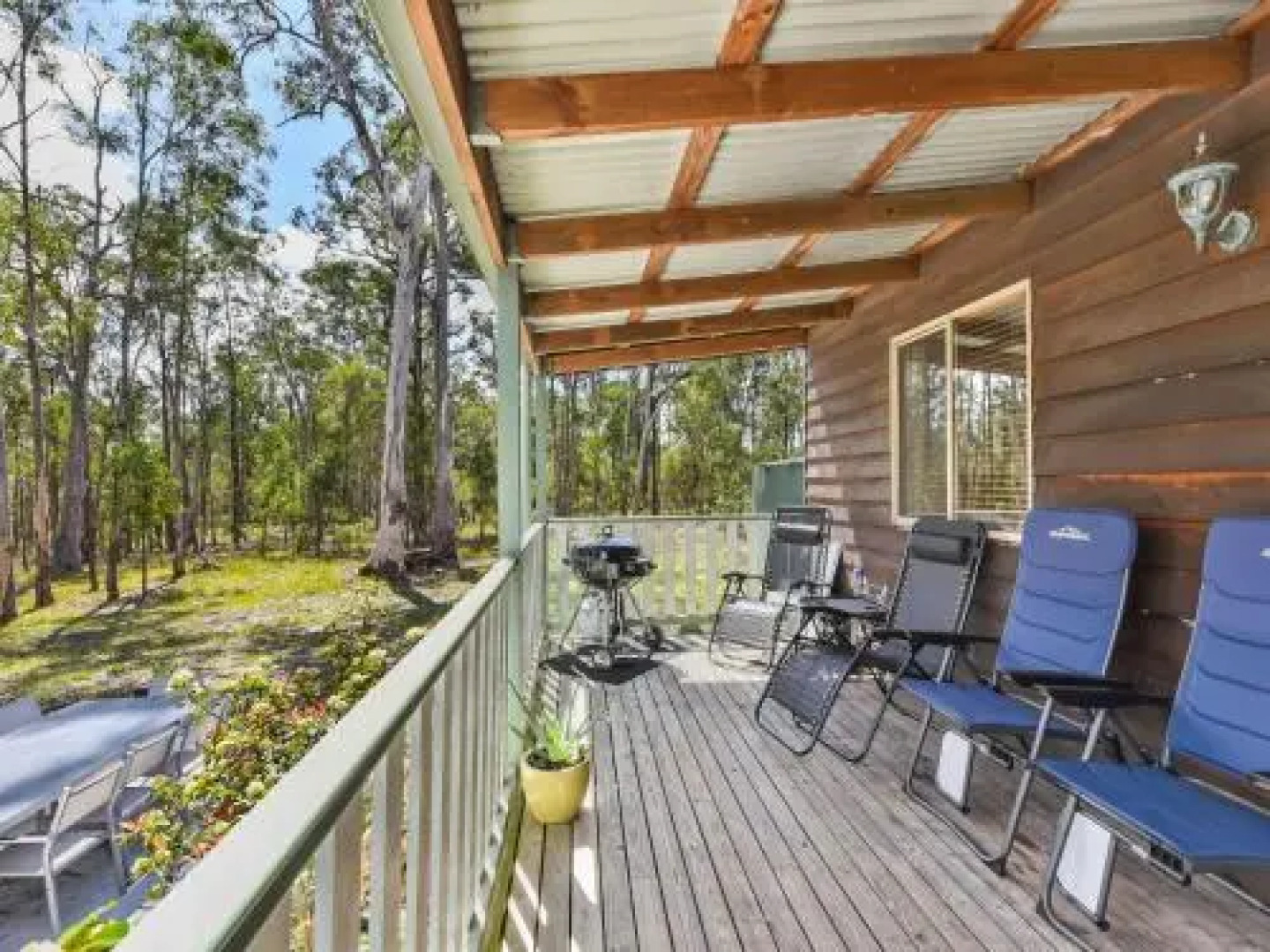 Kangaroo Cottage - cute Accom in bushland setting