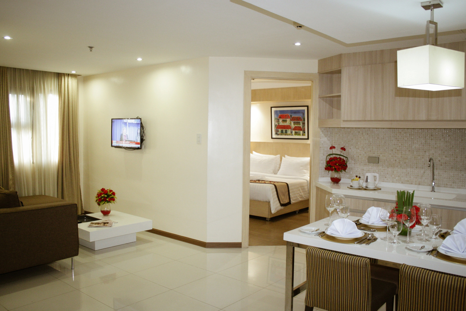 Golden Prince Hotel and Suites