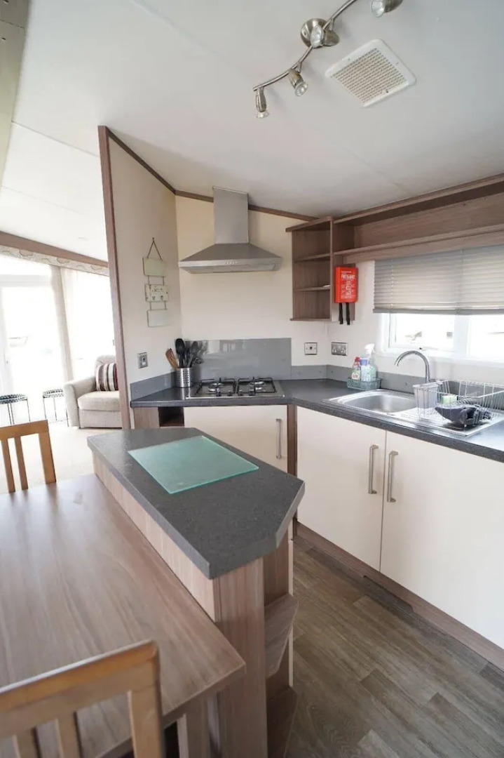 Pets Stay Free 8 Berth lux van Heacham Beach