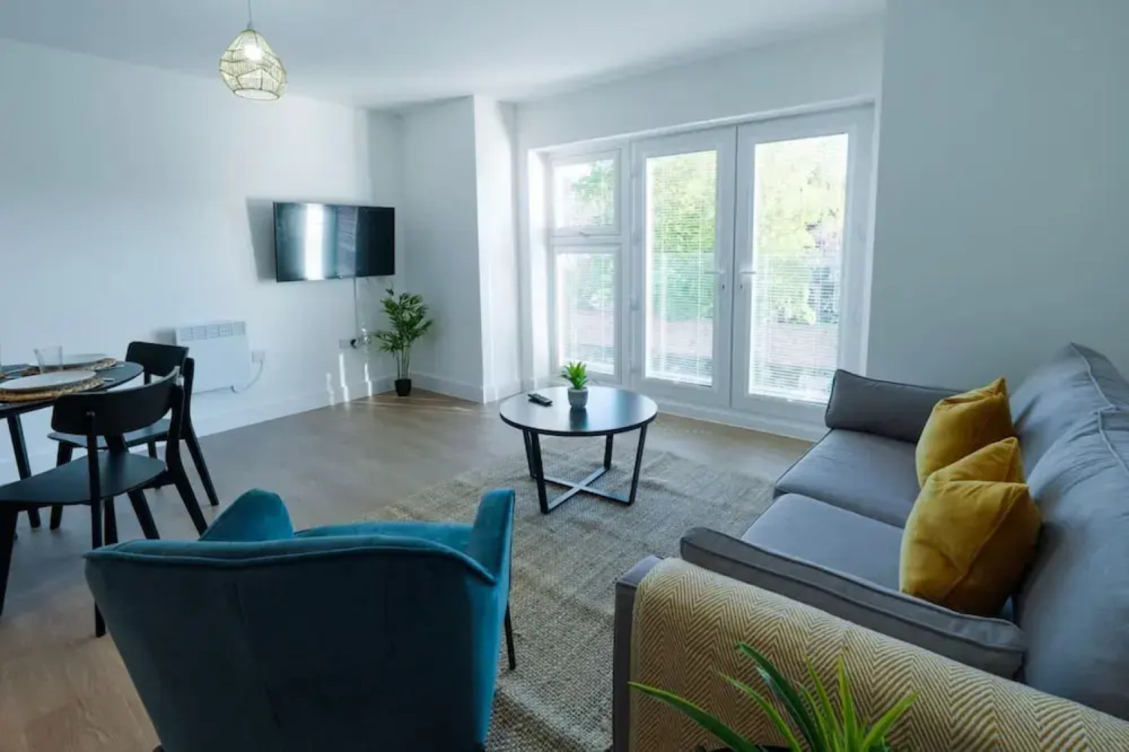 Luxury Manchester Apartment - Yellow