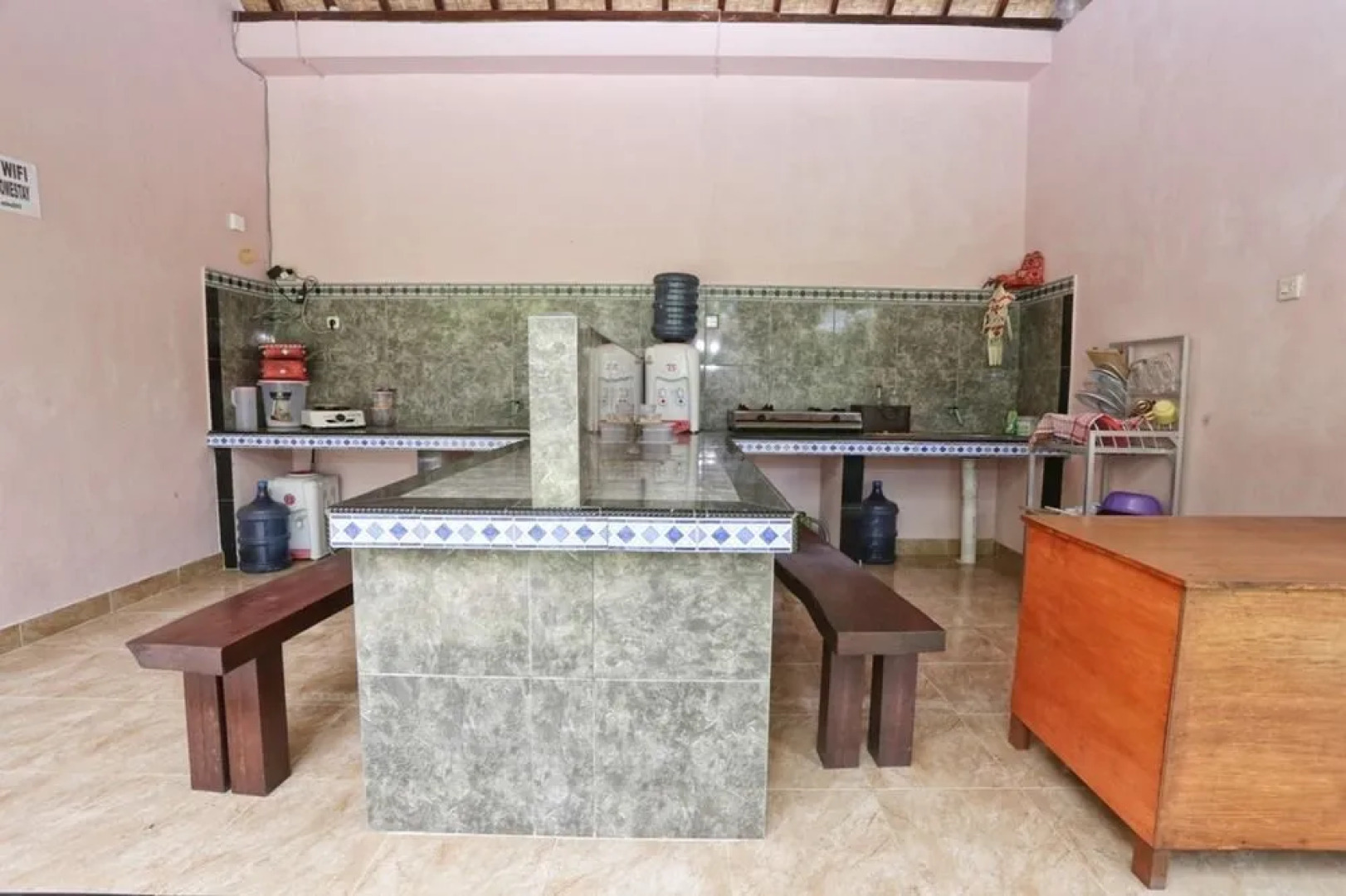 RedDoorz @ Raya Kerobokan 2