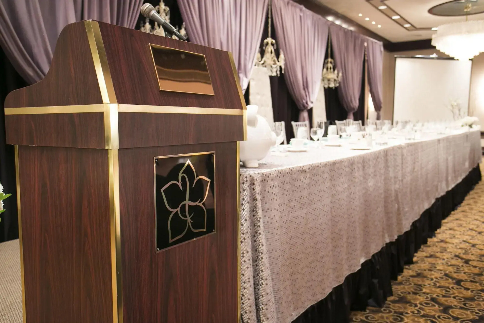 Chateau Lacombe Hotel