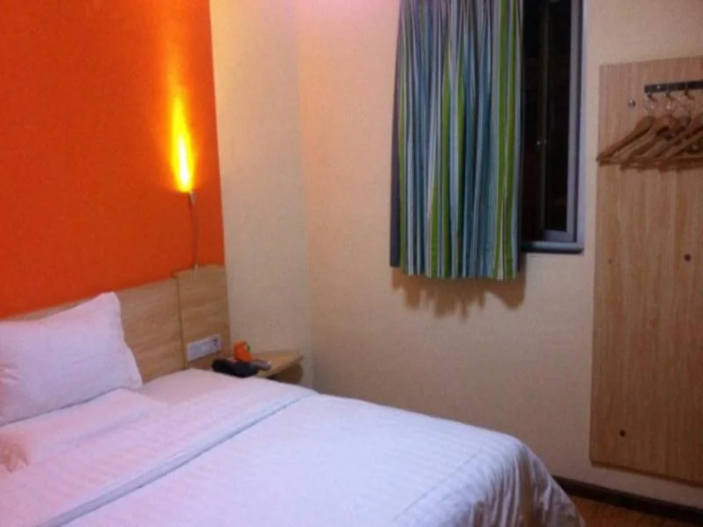 7Days Inn Xingyi Pingdong Avenue