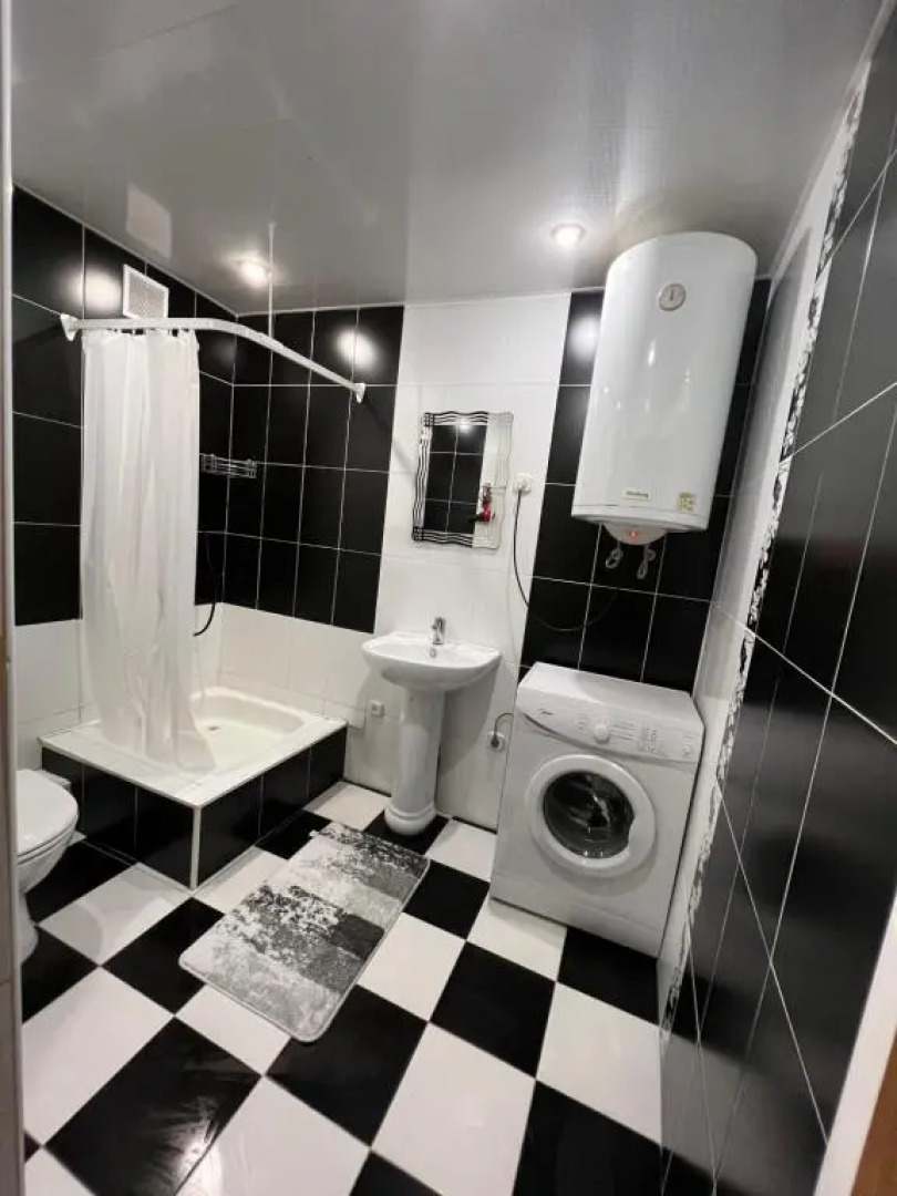 2-x комнатные апартаменты в центре Гагры, 1-я линия