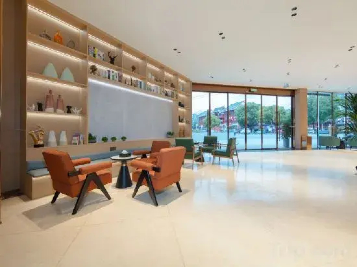 Tongren Grand Hotel (Tongren High-speed Railway Station Ancient City Pedestrian Street Branch)