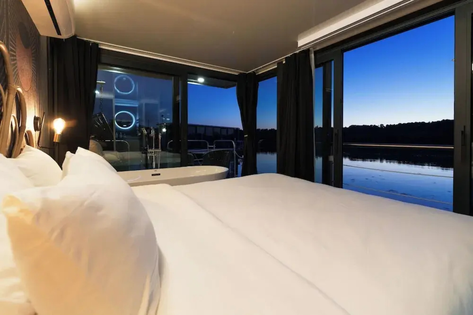 L'Escale Royale Port Ilon Seine Giverny