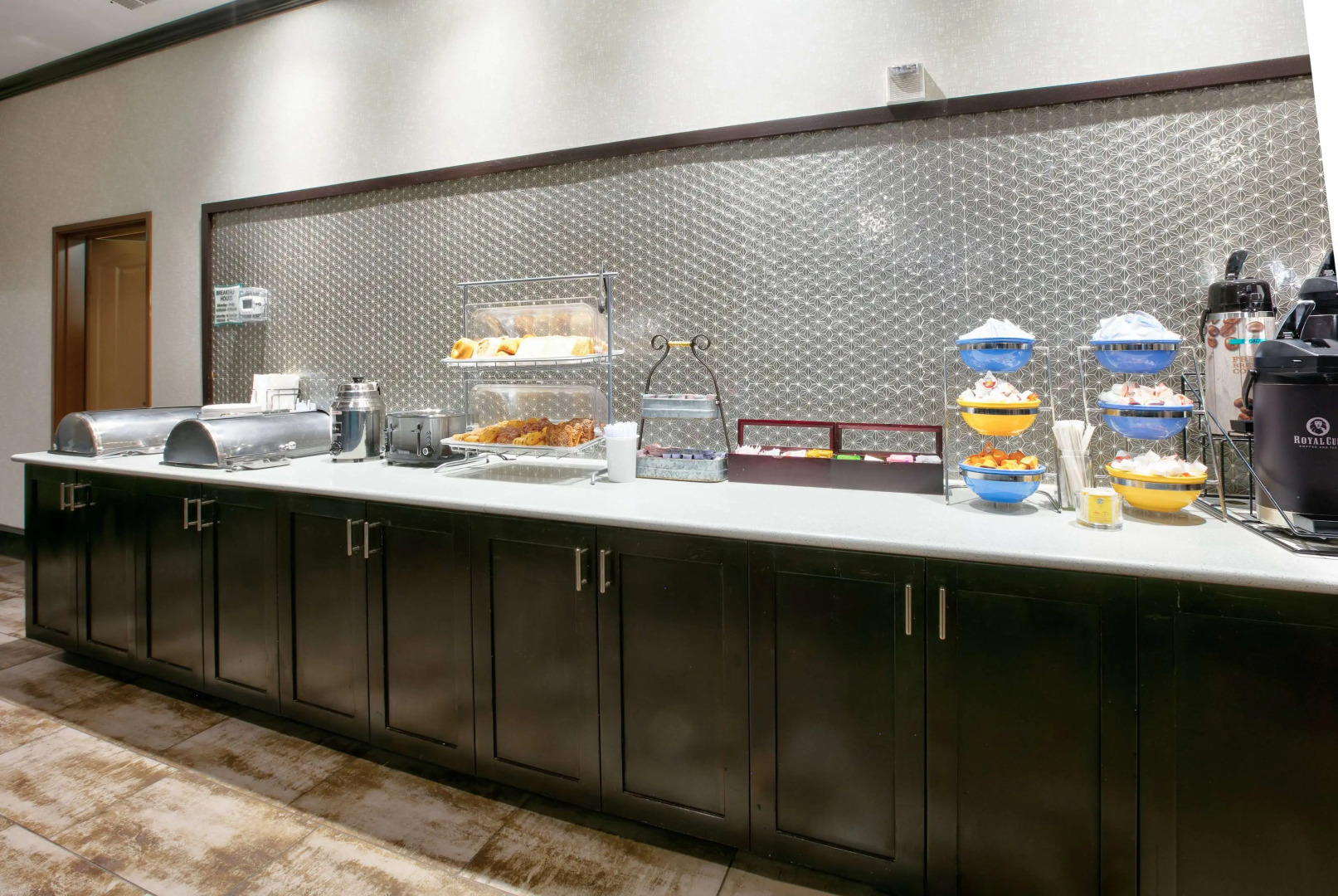 La Quinta Inn & Suites by Wyndham Dallas Grand Prairie South