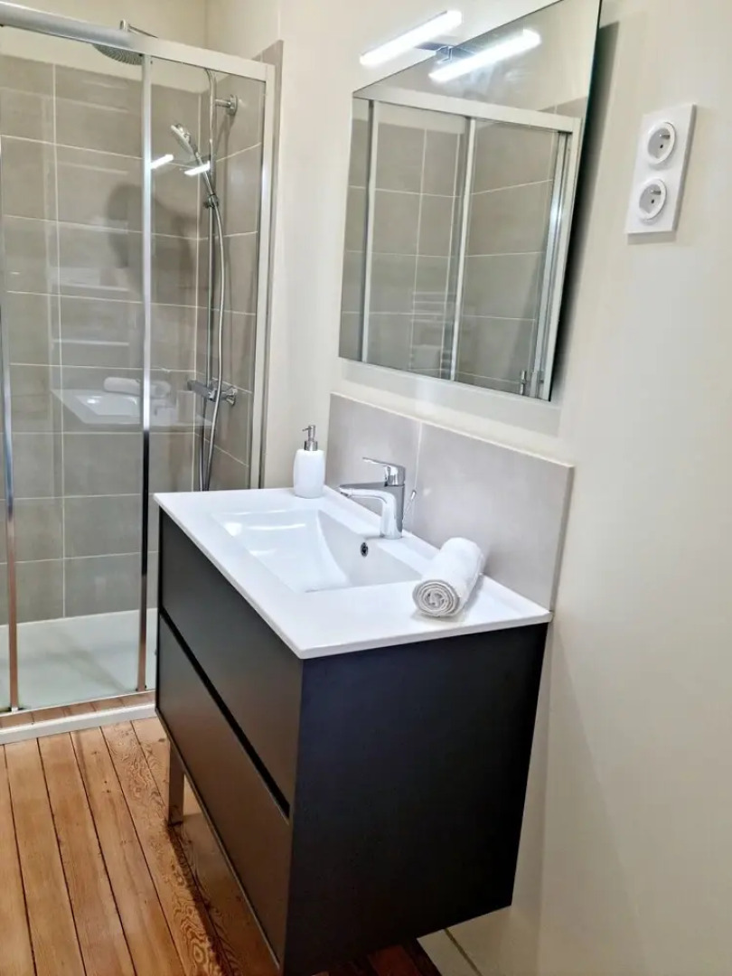 Chaleureuse Maison Avec Grande Terrasse au Calme