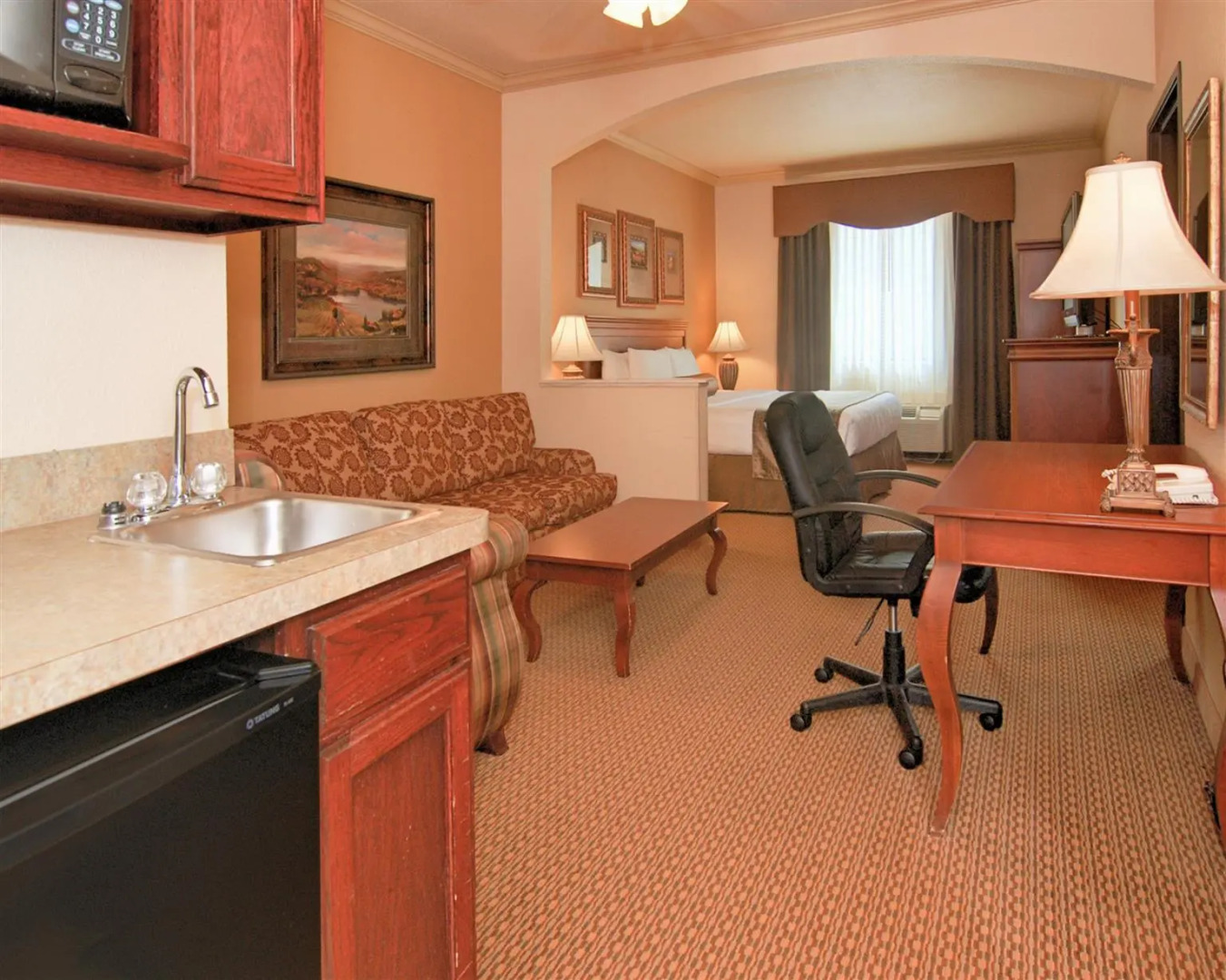 Best Western Plus Crown Colony Inn & Suites