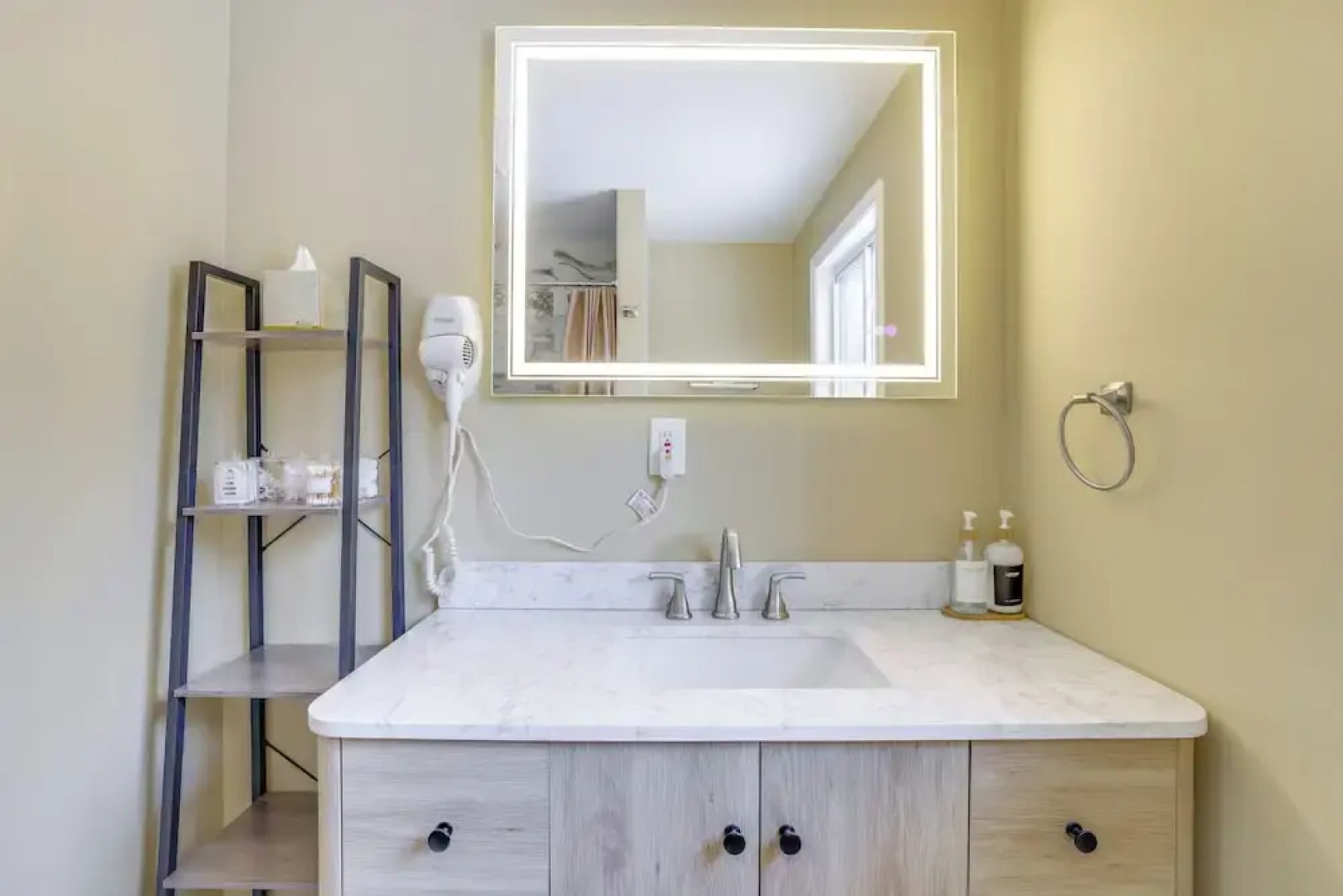 < 7 Mi to Slopes: Inviting Pocono Mtn Retreat!