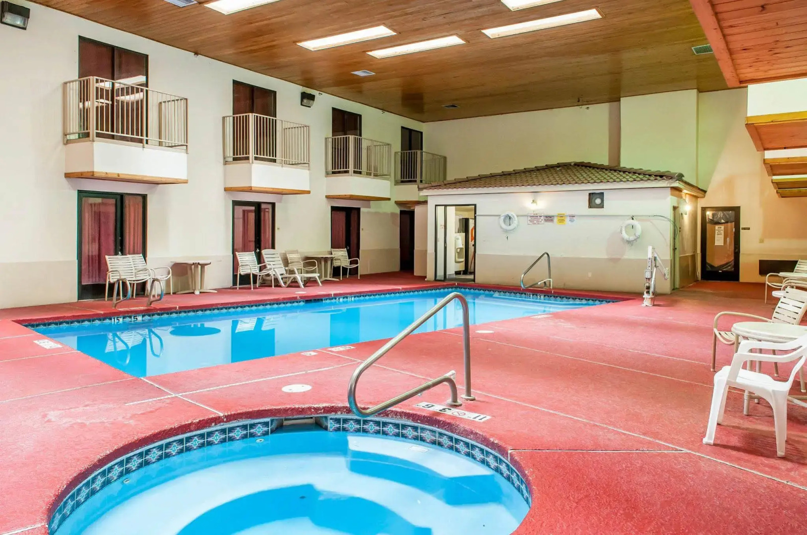 Econo Lodge West - Coors Blvd