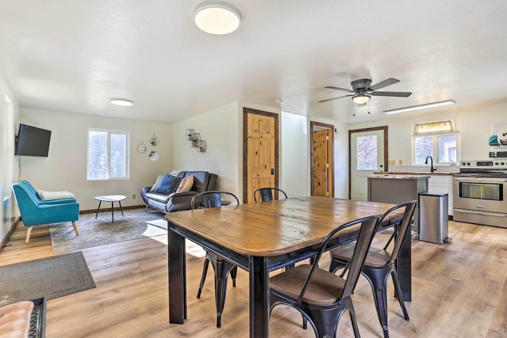 Lowman Outdoor Retreat: Walk to Hot Springs!