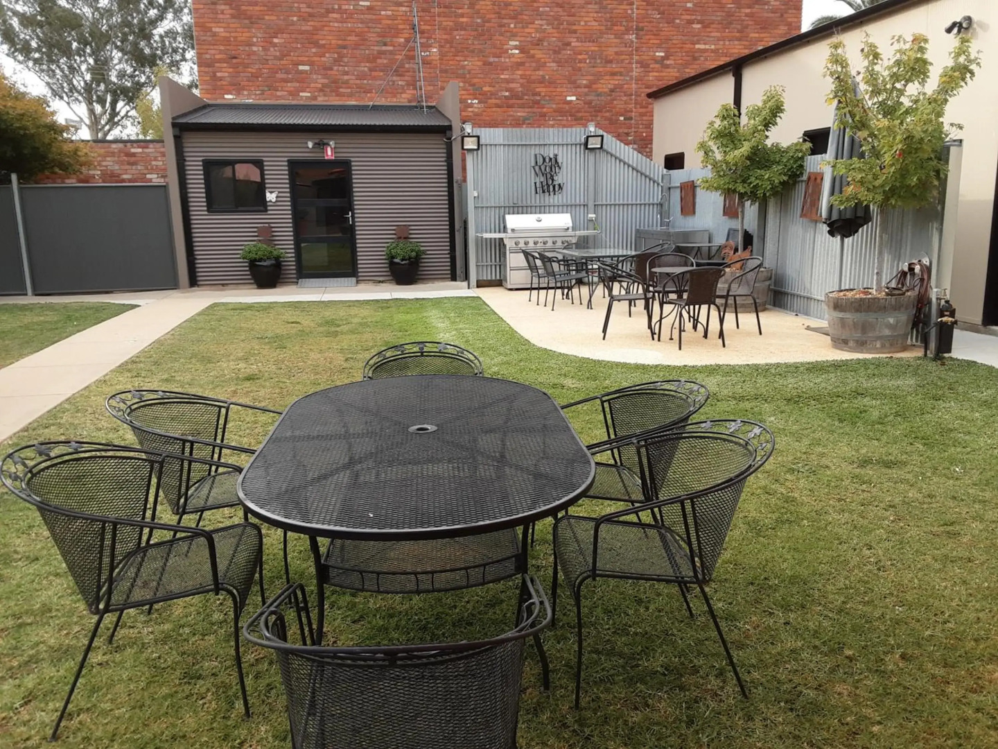 Adelphi Apartment 2- Poolside or Apartment 2A- King Studio