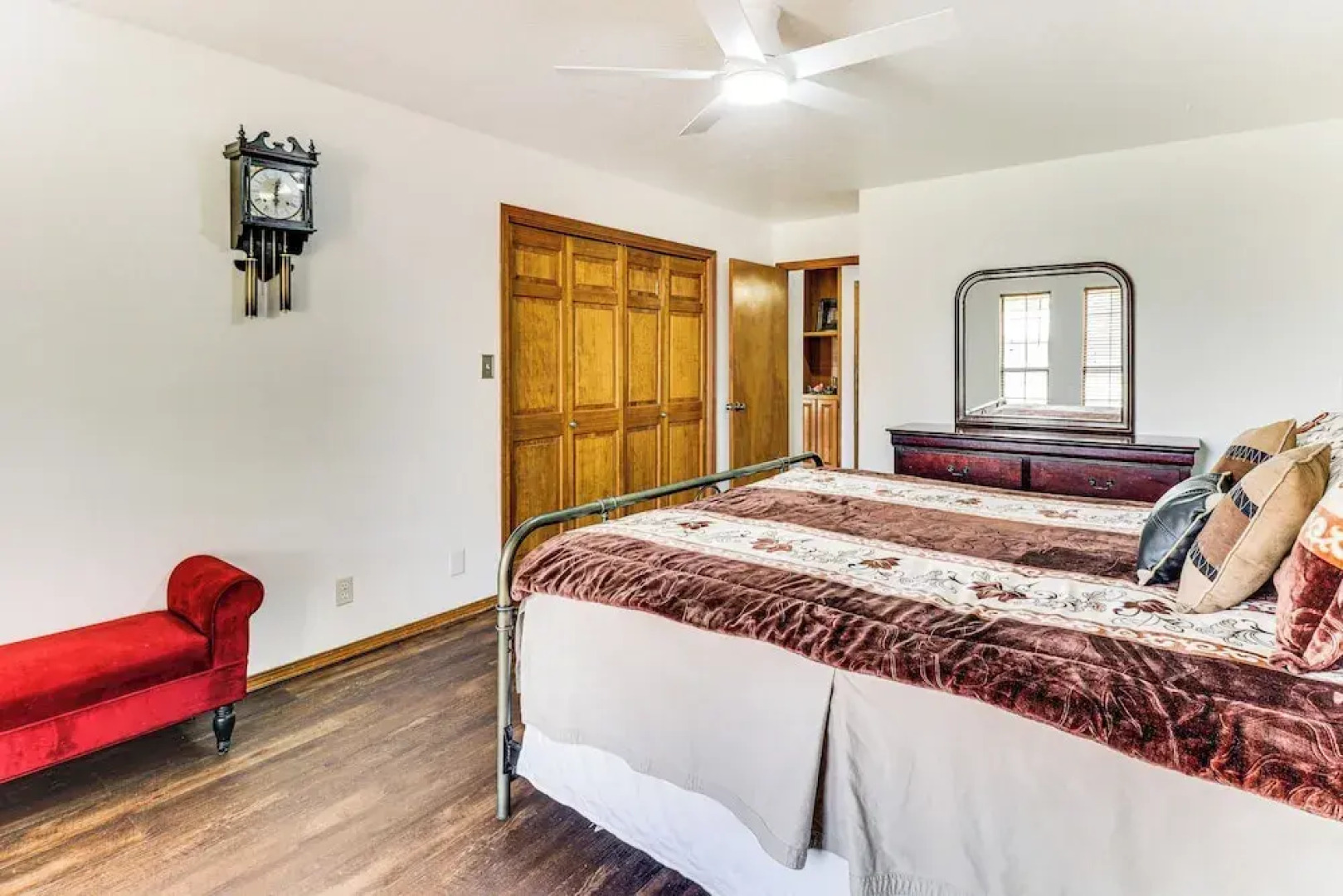 3 Mi to Downtown Roswell: Home w/ Patio + Yard