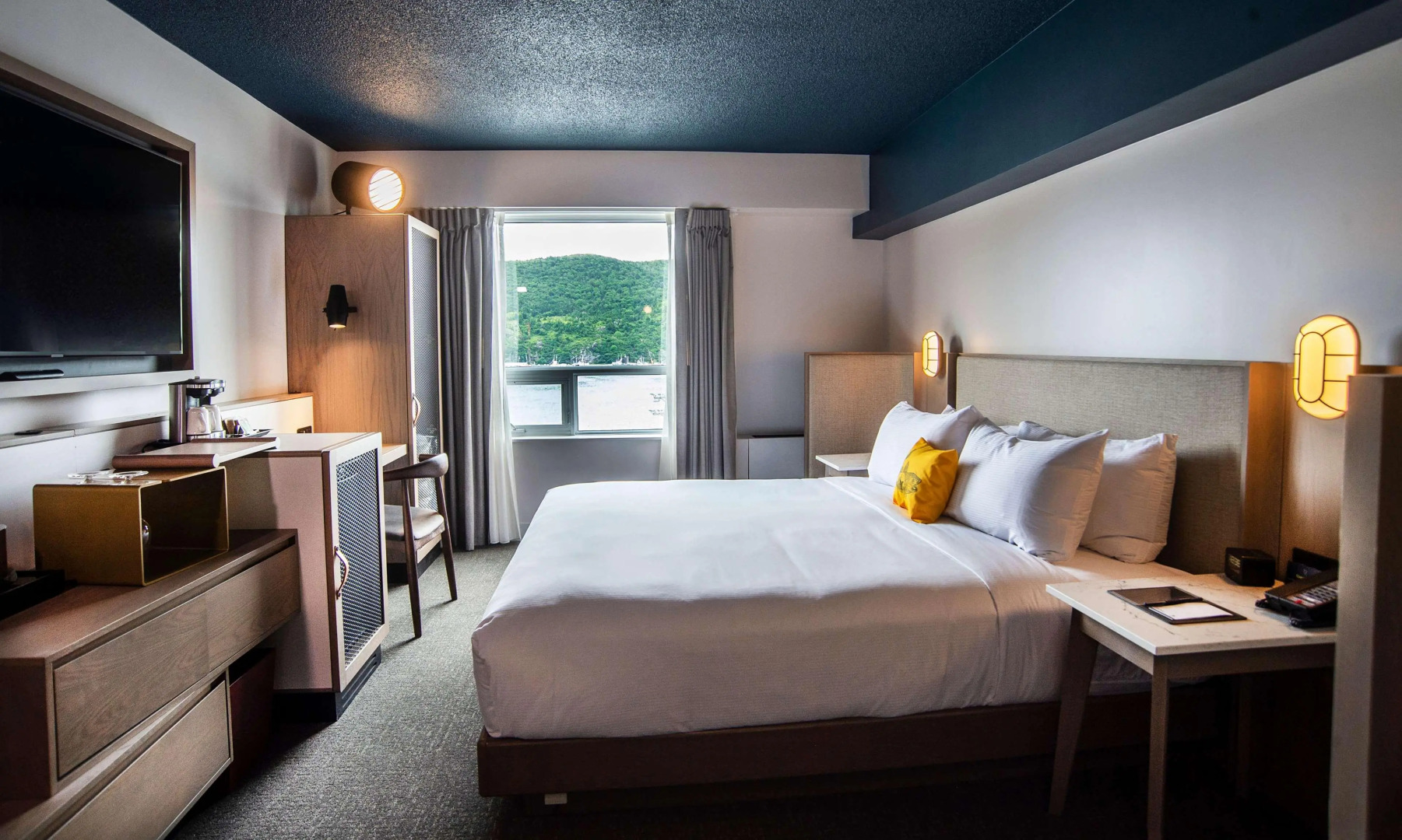 DoubleTree by Hilton St. John's Harbourview