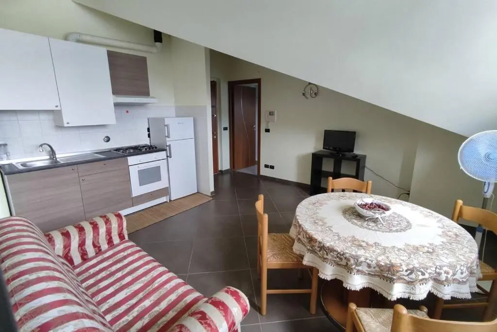 Appartamento nuovo con cucina ai piedi del Monviso