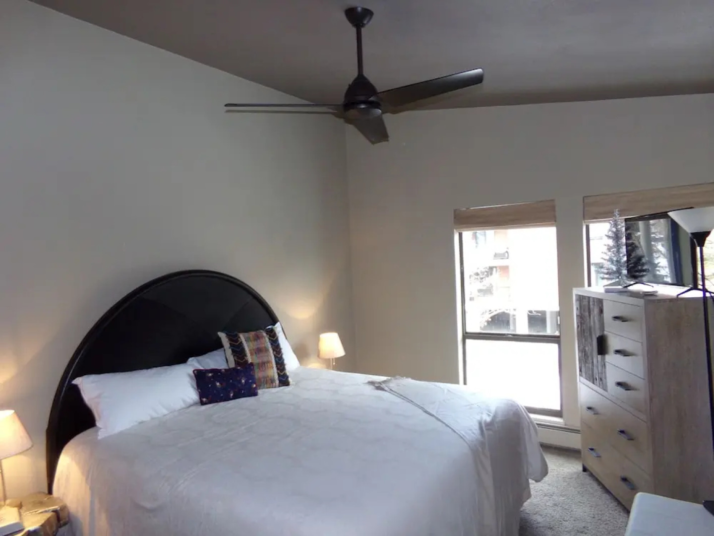 Lake Cliffe 2 Bed 2 Bath Views - 2 Br condo by RedAwning