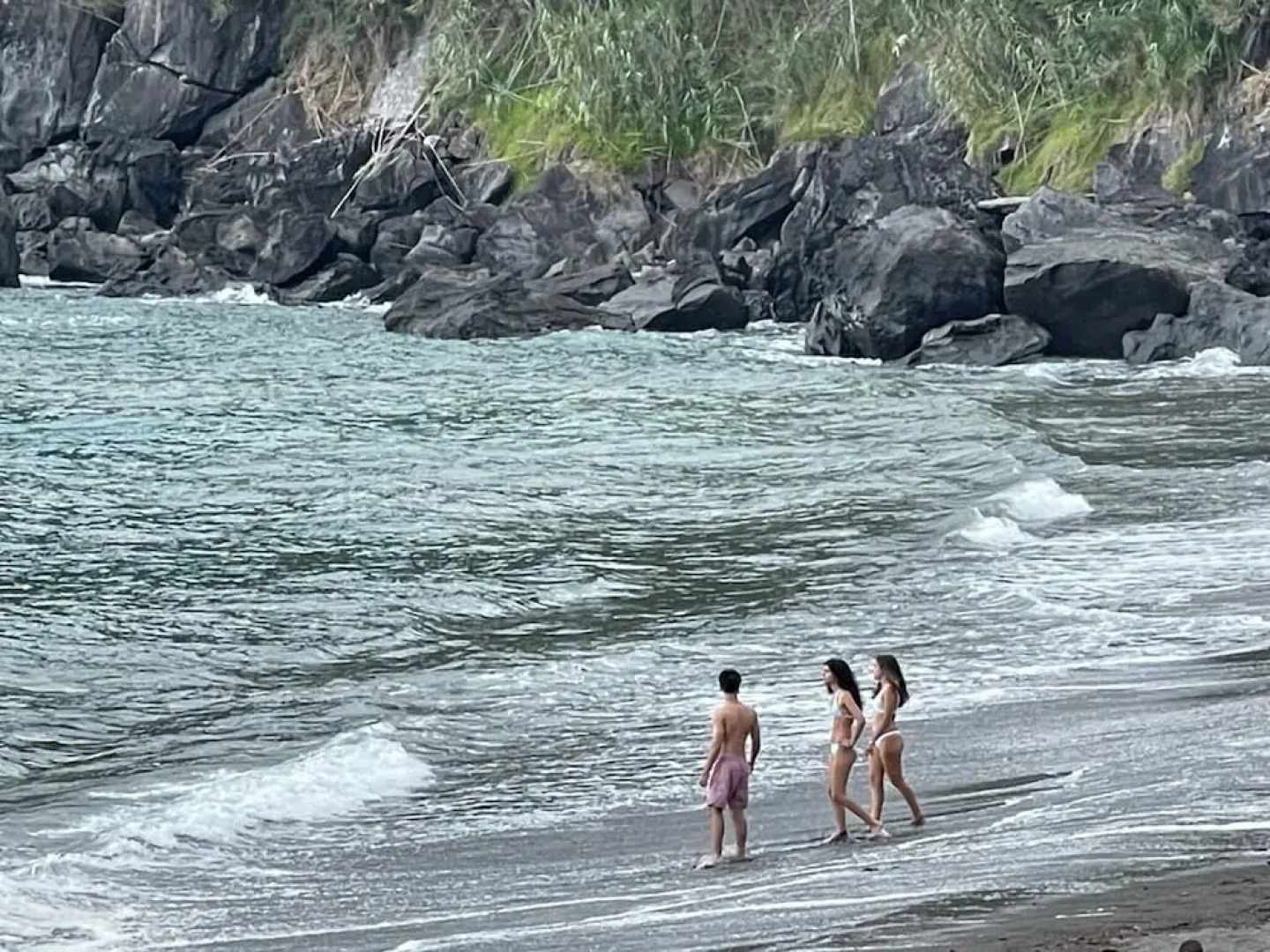 Holiday Home 2 Minutes From the Beach and Close to Major Tourist Attractions!