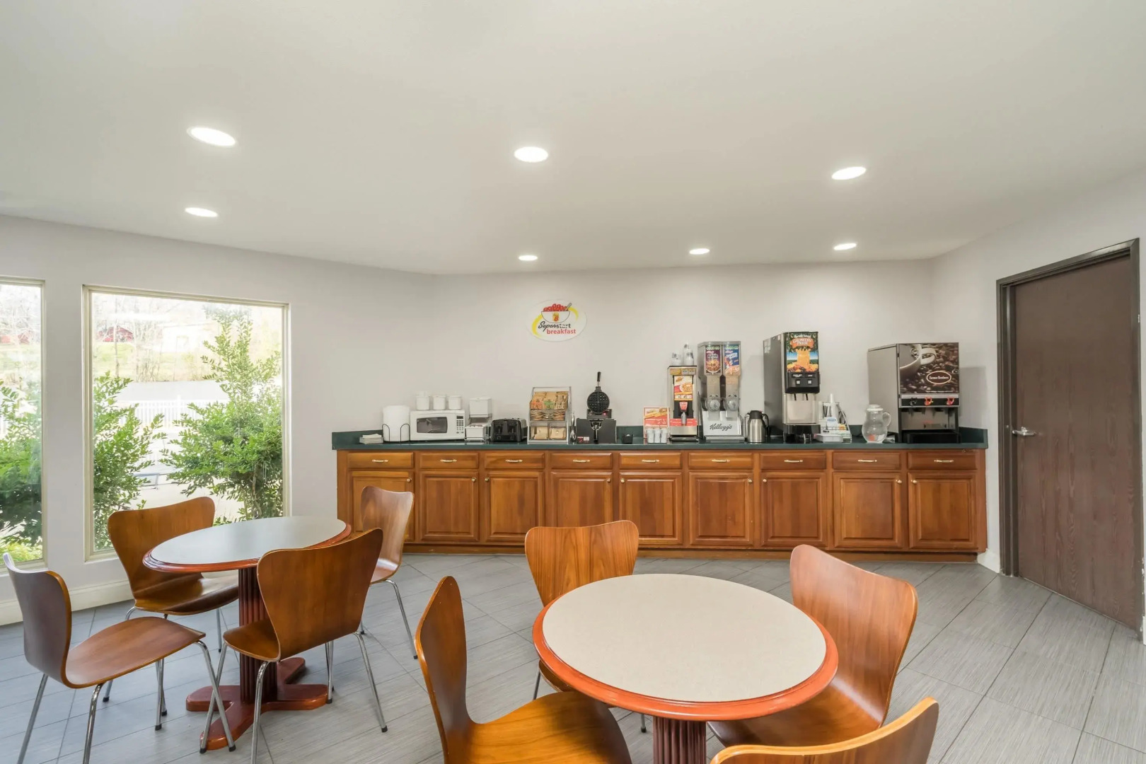 Super 8 by Wyndham Calvert City Kentucky Lake Area