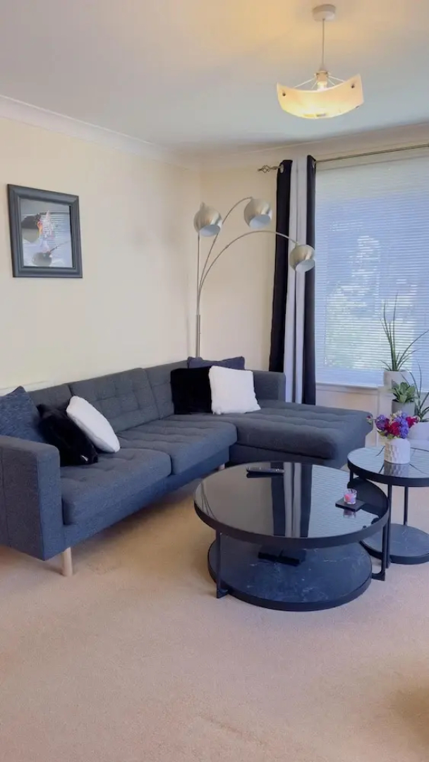 Apartment-2br-parking-walk to Town-near Beach-wifi