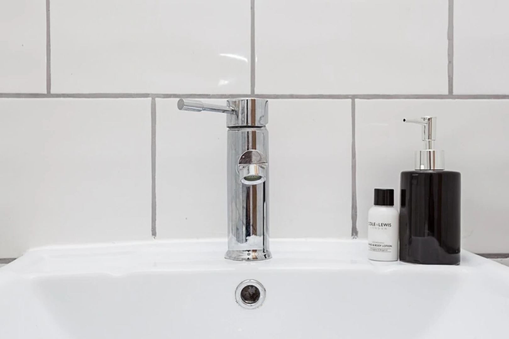 Redhill Garland- 1 bed Self Contained Apartment Close to Hospital