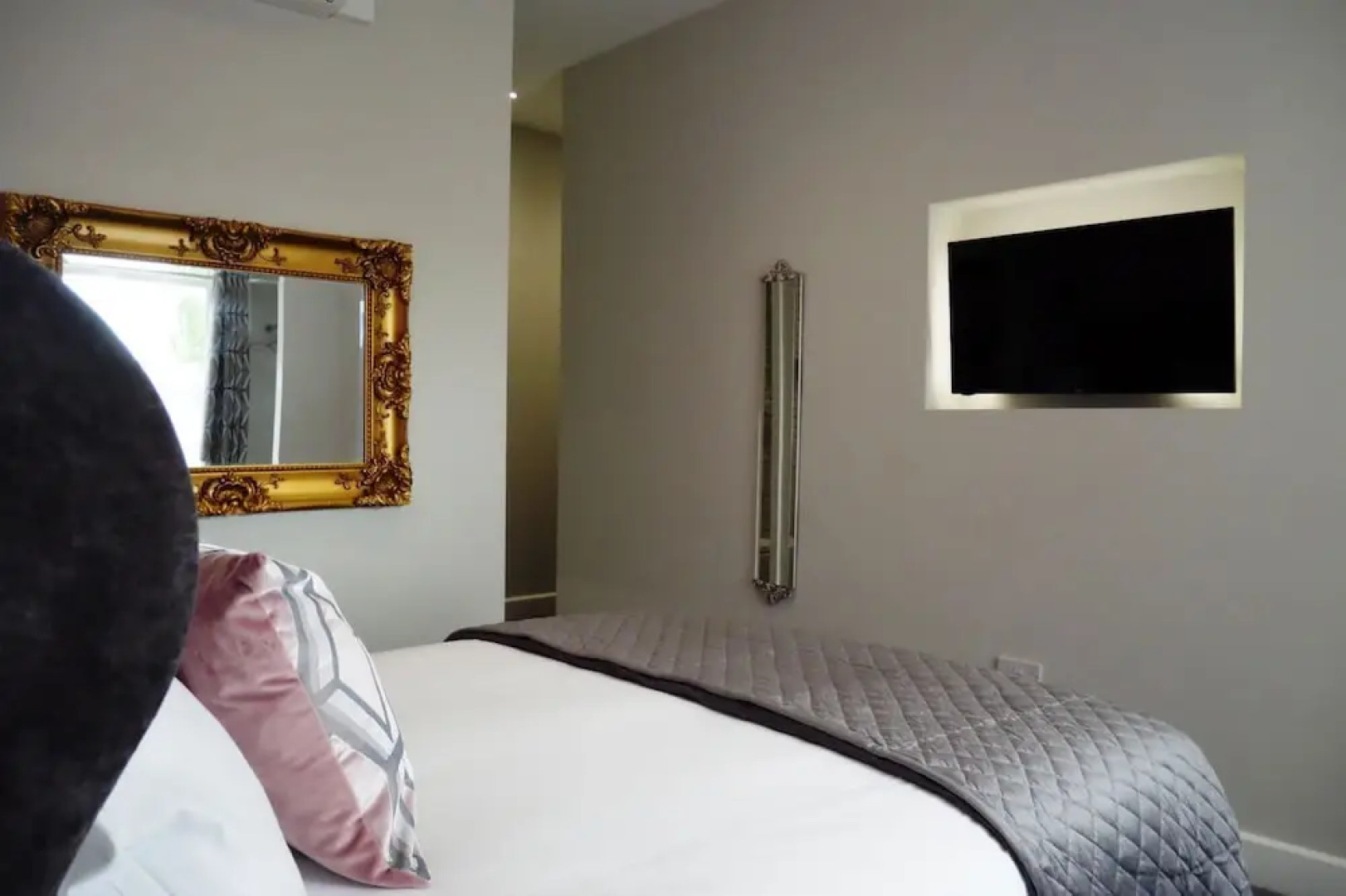 The Thomas Paine Hotel